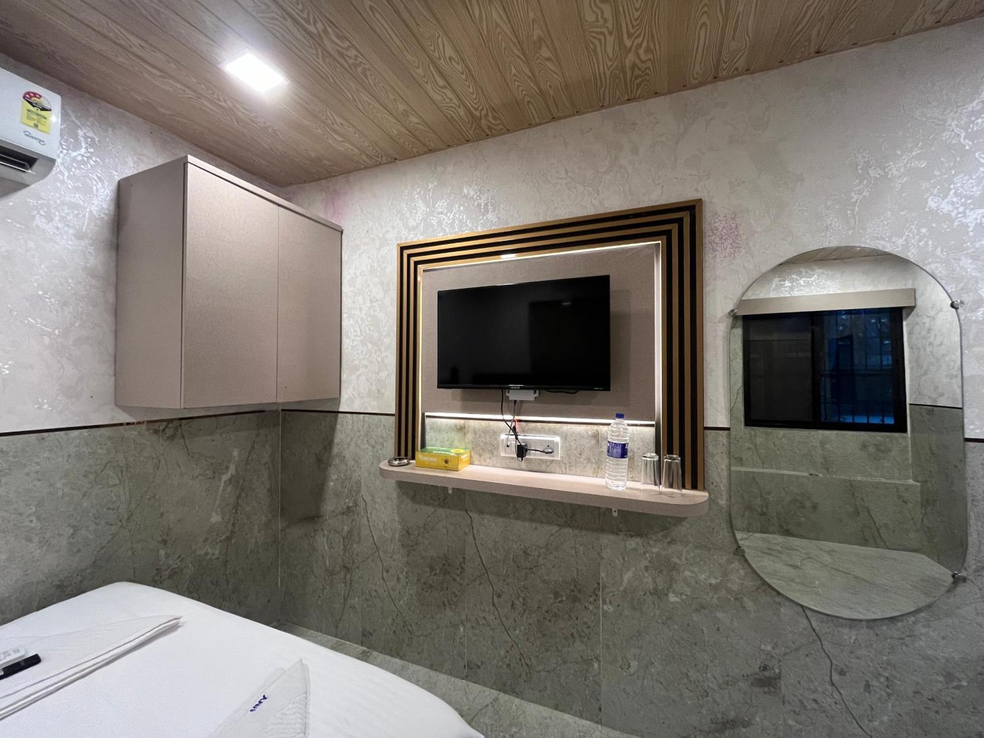 Hotel Newyork By Stayzy Rooms Mumbai Room photo